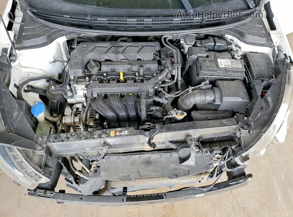 3KPA24AD4ME427668 2021 KIA RIO White უკანა სალონის ხედი