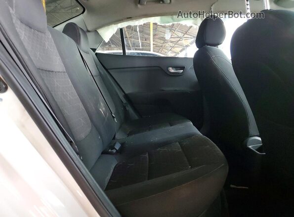 3KPA24AD4ME427668 2021 KIA RIO White უკანა სავარძლების ხედი