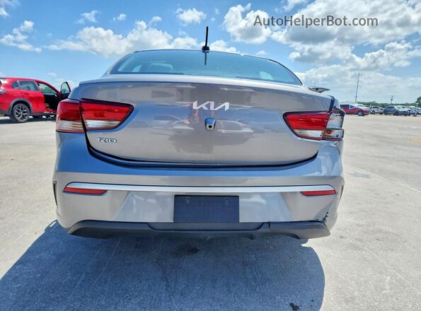 3KPA24AD4PE592544 2023 KIA RIO Серебряный Вид сзади