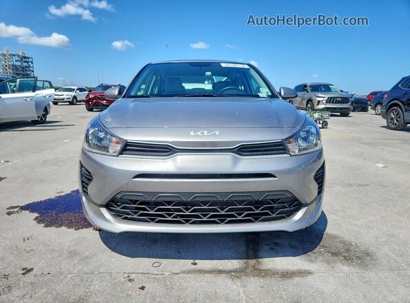 3KPA24AD4PE592544 2023 KIA RIO Серебряный Вид спереди