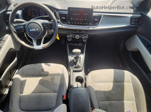 3KPA24AD4PE592544 2023 KIA RIO Серебряный Вид панели приборов