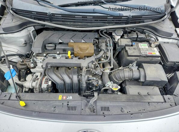 3KPA24AD5LE307425 2020 KIA RIO Silver Rear interior view
