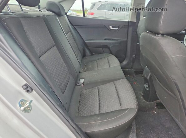 3KPA24AD5LE307425 2020 KIA RIO Silver Rear seats view