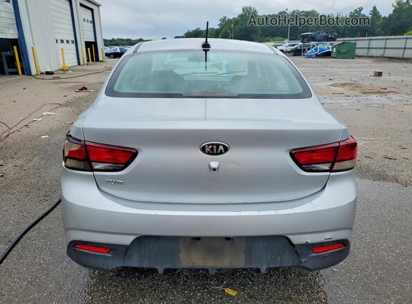 3KPA24AD5LE327352 2020 KIA RIO Серебряный Вид сзади