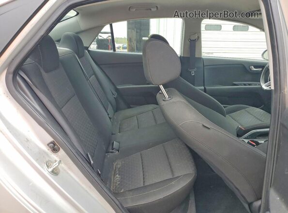 3KPA24AD5LE327352 2020 KIA RIO Серебряный Вид задних сидений