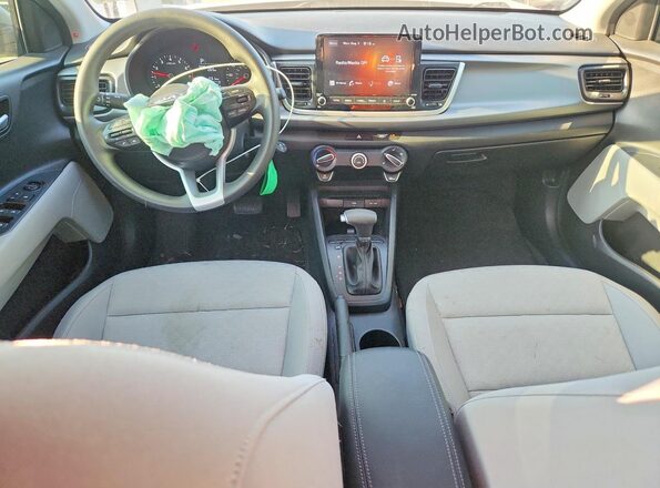 3KPA24AD5ME406375 2021 KIA RIO Silver Вид панелі приладів