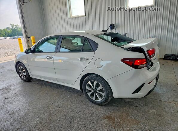 3KPA24AD5NE476430 2022 KIA RIO White Trasero izquierdo