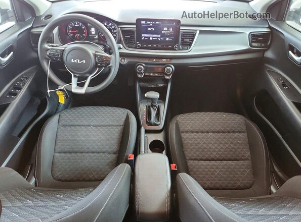 3KPA24AD5NE476430 2022 KIA RIO White Vista del salpicadero