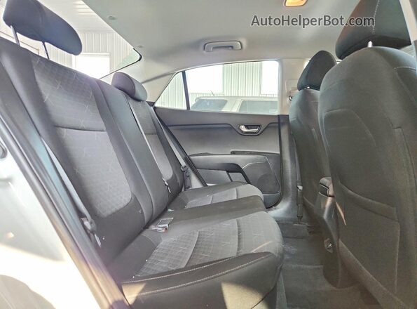 3KPA24AD5NE476430 2022 KIA RIO White Vista de los asientos traseros