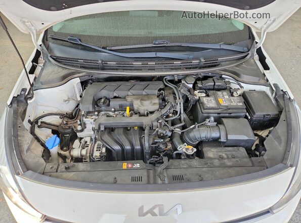 3KPA24AD5NE476430 2022 KIA RIO White Vista interior trasera