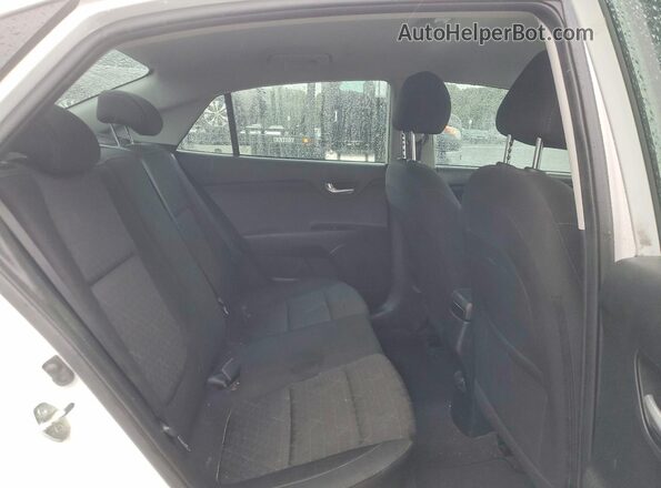 3KPA24AD5PE613112 2023 KIA RIO White Vista de los asientos traseros