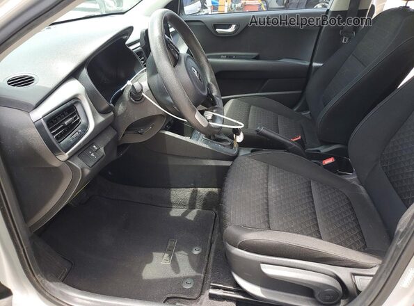 3KPA24AD6ME412282 2021 KIA RIO Серебряный Вид салона спереди