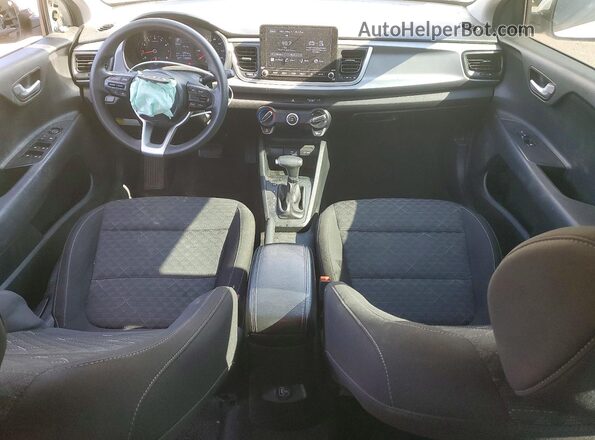 3KPA24AD6PE513830 2023 KIA RIO White Vista del salpicadero