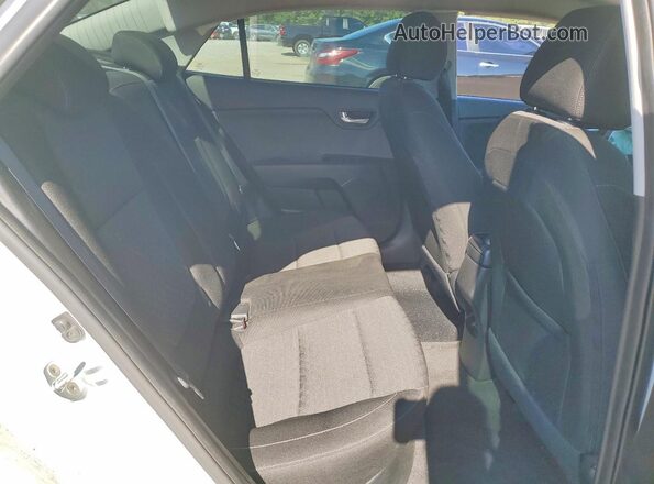 3KPA24AD6PE513830 2023 KIA RIO White Vista de los asientos traseros