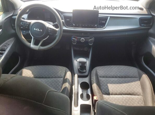 3KPA24AD6PE573445 2023 KIA RIO White Vista del salpicadero
