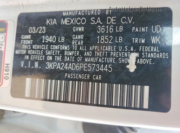 3KPA24AD6PE573445 2023 KIA RIO White Vista del compartimento del motor