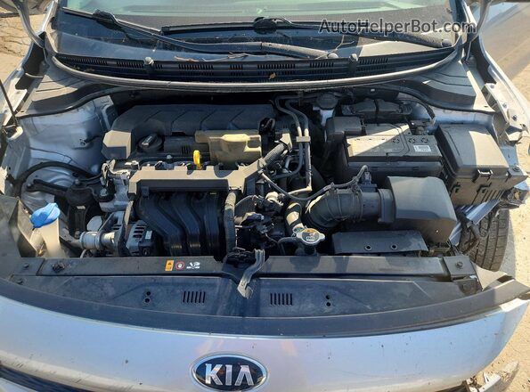 3KPA24AD7LE293902 2020 KIA RIO Silver Widok wnętrza z tyłu
