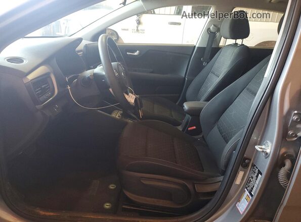 3KPA24AD7ME401159 2021 KIA RIO Gray Front interior view
