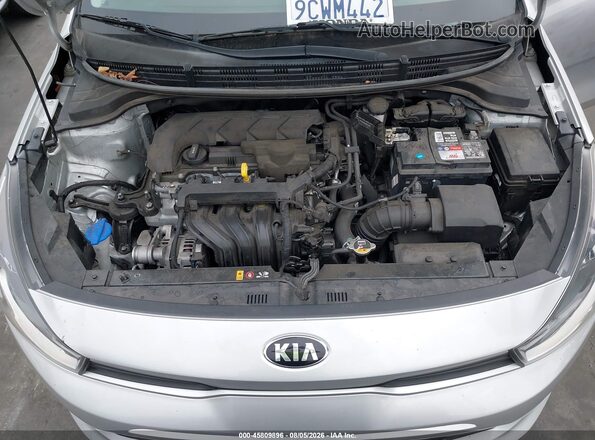 3KPA24AD7ME406233 2021 KIA RIO Серебряный Вид сзади
