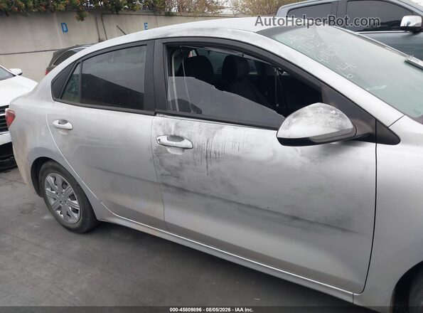 3KPA24AD7ME406233 2021 KIA RIO Серебряный Вид задней части салона