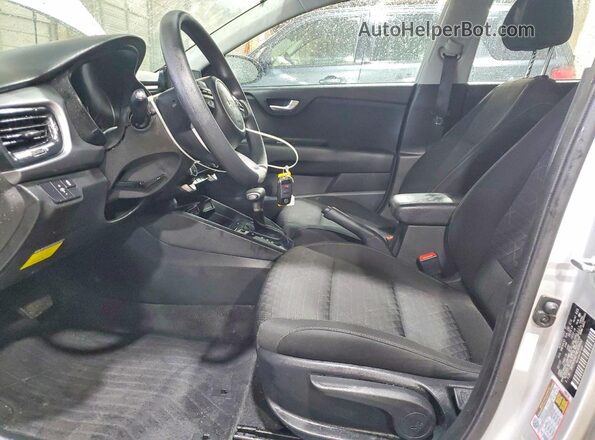 3KPA24AD7NE458432 2022 KIA RIO Silver Widok wnętrza z przodu