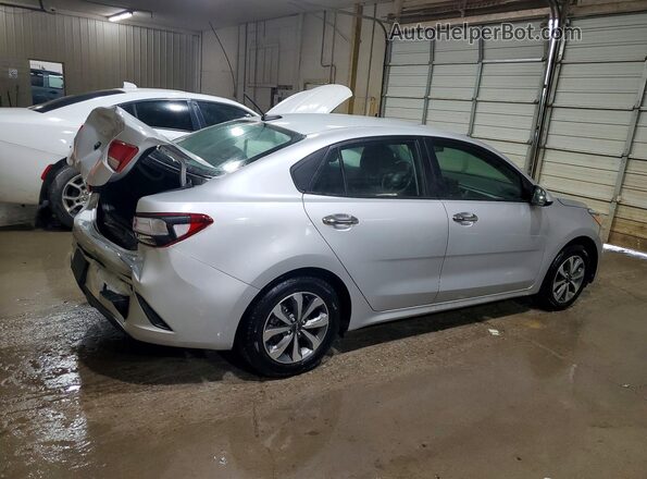 3KPA24AD7NE458432 2022 KIA RIO Silver Tył prawy