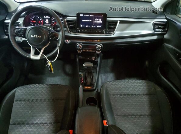 3KPA24AD7NE458432 2022 KIA RIO Silver Widok deski rozdzielczej