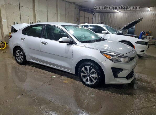 3KPA24AD7NE458432 2022 KIA RIO Silver Przód prawy