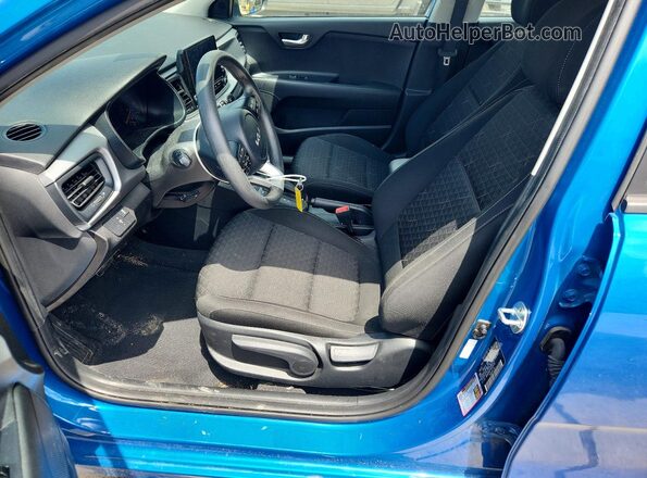 3KPA24AD7PE516753 2023 KIA RIO Blue Widok wnętrza z przodu