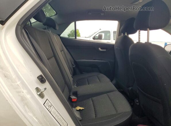 3KPA24AD8LE279412 2020 KIA RIO White Вид задніх сидінь