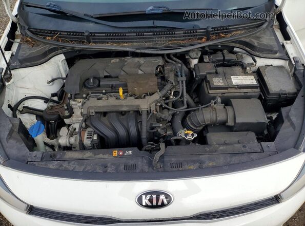 3KPA24AD8LE279412 2020 KIA RIO White Вид задньої частини салону