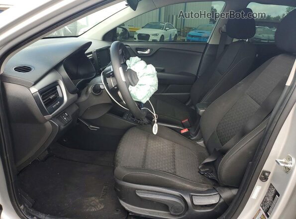 3KPA24AD8LE298557 2020 KIA RIO Silver Սալոնի դիմացի տեսք
