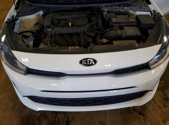 3KPA24AD8ME364106 2021 KIA RIO Белый Вид задней части салона