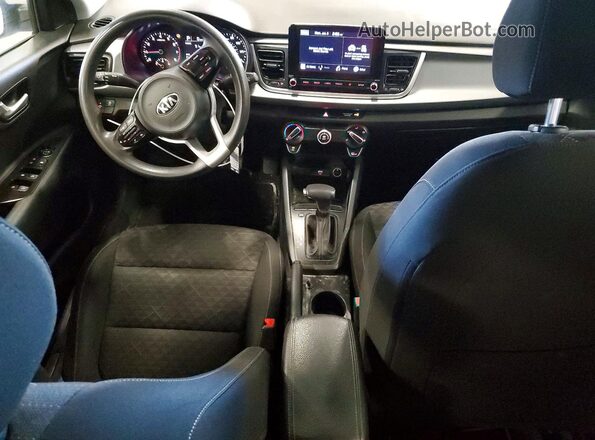 3KPA24AD8ME364106 2021 KIA RIO Белый Вид панели приборов
