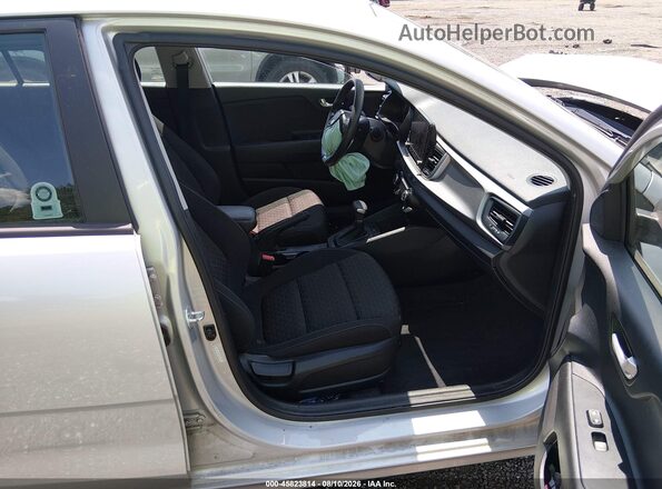 3KPA24AD9ME390973 2021 KIA RIO Silver Widok wnętrza z przodu