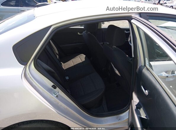 3KPA24AD9ME390973 2021 KIA RIO Silver Widok naklejki z numerem VIN