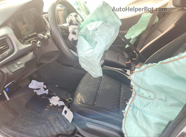 3KPA24ADXLE330232 2020 KIA RIO White Widok wnętrza z przodu