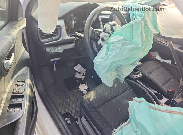 3KPA24ADXLE330232 2020 KIA RIO White Widok deski rozdzielczej