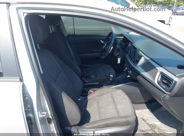 3KPA24ADXLE338962 2020 KIA RIO Silver წინა სალონის ხედი