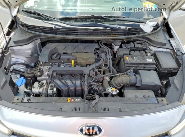 3KPA24ADXME378136 2021 KIA RIO Silver Widok wnętrza z tyłu