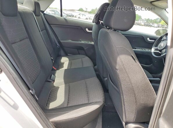 3KPA24ADXME378136 2021 KIA RIO Silver Widok tylnych siedzeń
