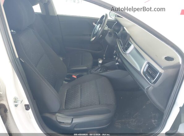 3KPA25AD1ME397809 2021 KIA RIO 5-DOOR White Front interior view