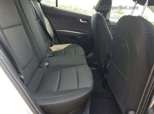 3KPA25AD2LE329100 2020 KIA RIO Silver Rear seats view