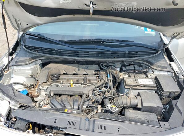 3KPA25AD2LE329100 2020 KIA RIO Silver Rear interior view