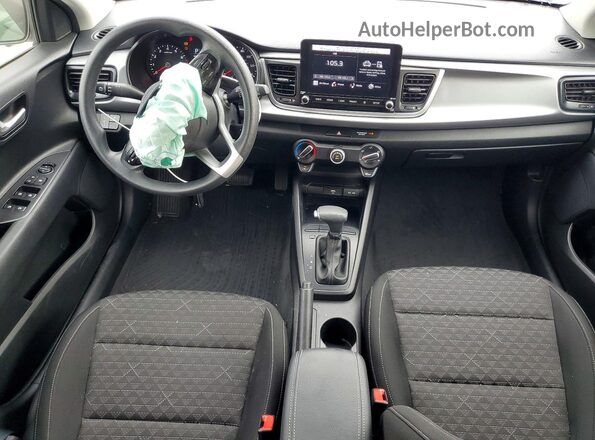 3KPA25AD3NE486489 2022 KIA RIO White Vista del salpicadero