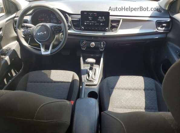 3KPA25AD3PE583629 2023 KIA RIO Gray Widok deski rozdzielczej