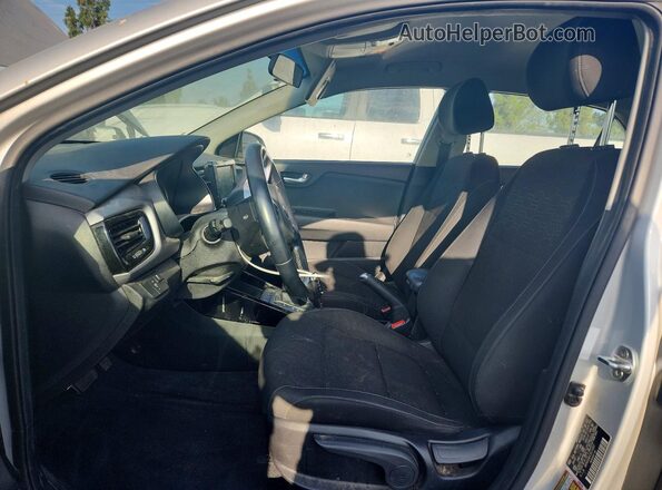 3KPA35AB1JE073301 2018 KIA RIO Silver Vista interior delantera