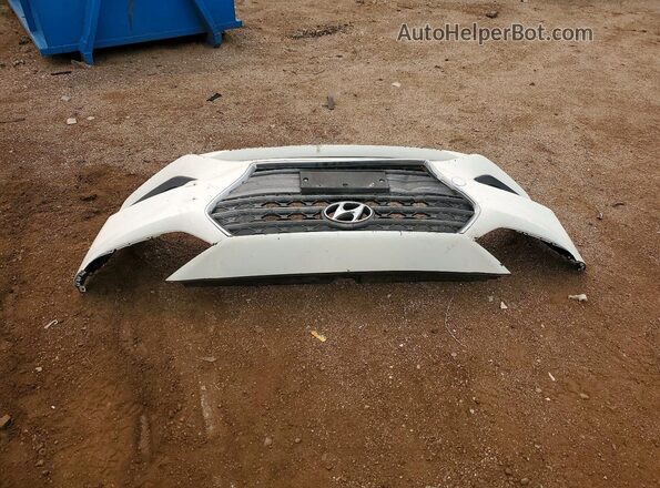 3KPC24A31JE014862 2018 HYUNDAI ACCENT White Widok komory silnika