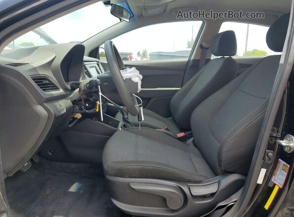 3KPC24A32JE019813 2018 HYUNDAI ACCENT Черный Вид салона спереди