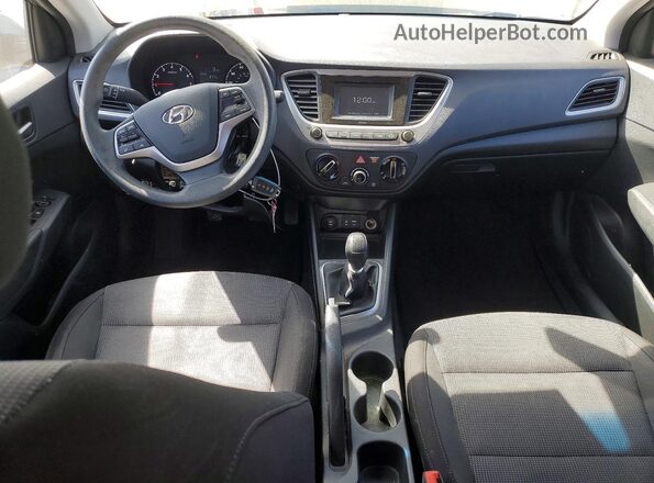 3KPC24A32JE037101 2018 HYUNDAI ACCENT Gray Vista del salpicadero